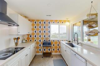 That 70's Beach House - 9