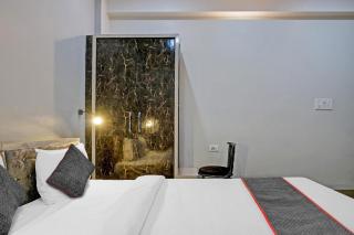 Super Townhouse Navneeta Grand - Varanasi - 0