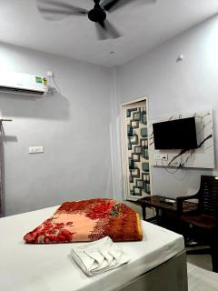 Hotel Shivaa Aashram Near kashi Temple With Free Internet service - Varanasi - 5