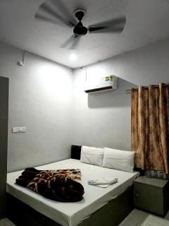 Hotel Shivaa Aashram Near kashi Temple With Free Internet service - Varanasi - 0