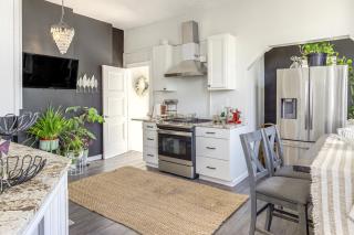 Walkable Apt in York St Historic District - Newport - 8