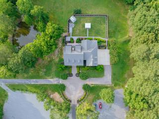 Beautiful Estate in 19 acres of land in Apex - Apex - 3