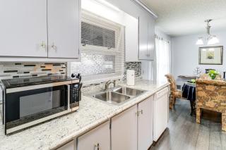 Retreat with Fenced Backyard in Kingsport! - Kingsport - 4