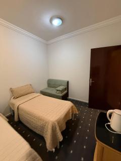 Near Kabba 9 min walk to haram - - 6