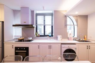 ZHome-Three floors 4 bedrooms - near Nanjing Road - 1