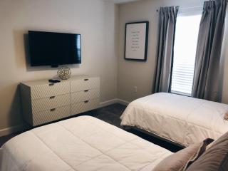 1556 PD - Poolside Bliss: Enchanted 4BR Townhome - 3