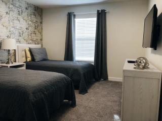 1556 PD - Poolside Bliss: Enchanted 4BR Townhome - Davenport - 1