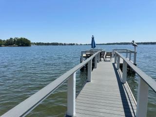 Luxe Lakeside Escape - Chapin - 6