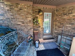 Luxe Lakeside Escape - Chapin - 3