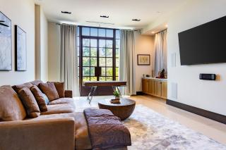 Beverly Hills Estate w Pool Views Rooftop Deck Casa Saramnaya by AvantStay - Beverly Hills - 1