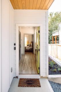 ModTrio 3BR with ensuites & Garage Mins to Uptown - 8