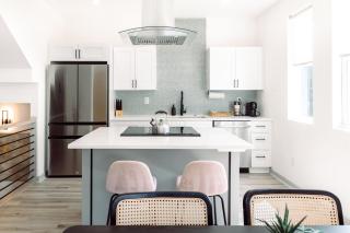 ModTrio 3BR with ensuites & Garage Mins to Uptown - 4