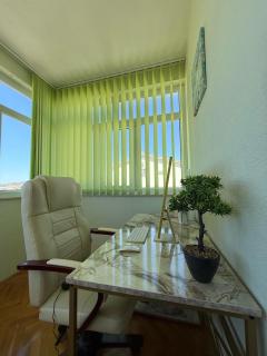 4-Bedroom Lux Apartment with Amazing Scenery - 9