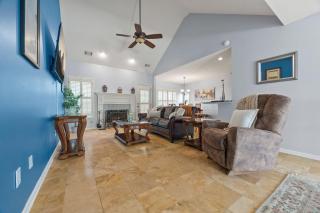 Relaxing 3BR Duplex Home w/ Pool & Patio - 8