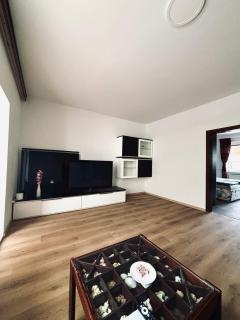 Sunlit Apartment with Garden, Next to Station, Vienna - 3
