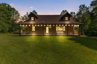 Family Escape in Hocking Hills 5BR, Hot Tub, Game Room Xbox, Firepit, BBQ - Logan - 9