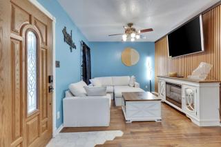 Walkable Oasis and Guest Suite with Pickleball Court - Austin - 0