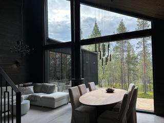 Black Villa, Aurora View Bath & Sauna, Private Design Villa in Lapland - 1