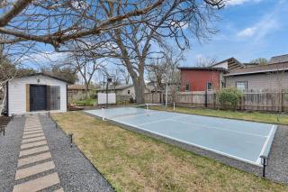 Walkable Oasis and Guest Suite with Pickleball Court - Austin - 9
