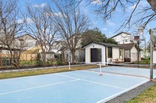 Walkable Oasis and Guest Suite with Pickleball Court - Austin - 3