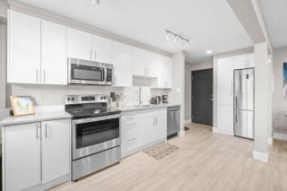 Elegant Living in a 1-Bedroom Suite - Edmonton - 4