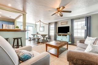 Galveston Group Getaway with Private Yard and Fire Pit - Galveston - 8