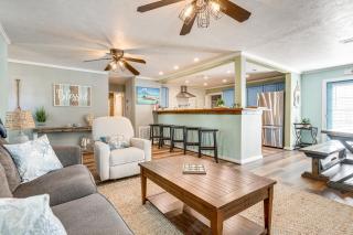 Galveston Group Getaway with Private Yard and Fire Pit - 7