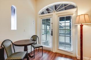 Naples Studio Retreat with Resort Pool! - Naples - 3