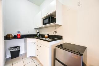 Naples Studio Retreat with Resort Pool! - Naples - 1