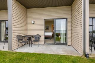 Beachfront Hotel Houghton Lake - 1