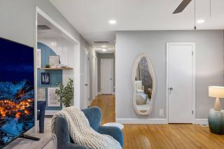 Cozy 5BD | Sleeps 10 | Karaoke, BBQ & Large Yard - Charlotte - 0