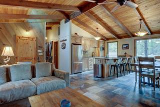 Sunriver Escape Sleeps 8 Pet Friendly SHARC Hot Tub - Bend - 4