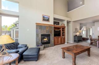 Painted Peaks Getaway Pet Friendly Resort Amenities - Redmond - 9
