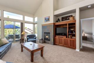 Painted Peaks Getaway Pet Friendly Resort Amenities - Redmond - 3