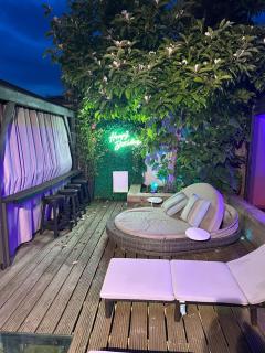 Deluxe Studios with Spa included - Portsmouth - 9