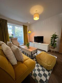 Issara Apartments 35 - Great Location & Private Parking - 8
