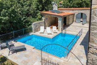 Stone Villa Galant with Pool - Happy Rentals - 9