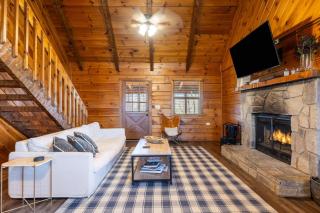 2 Cabins Porch w Hot Tub Views Game Room Dudley II III by AvantStay - 4