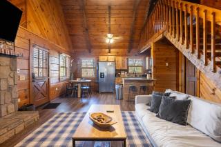 2 Cabins Porch w Hot Tub Views Game Room Dudley II III by AvantStay - 1