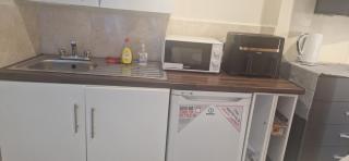 Cosy Studio - Maisonette in a quite neighbourhhod can sleep 2 with private entrance and gate - Broadheath - 3