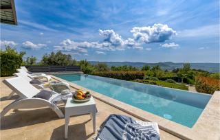 Awesome Home In Pasini With Kitchen - Livade - 2