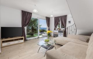 2 Bedroom Cozy Home In Sveta Jelena - 7
