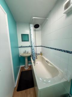 Cosy Apartment with Private Access and Kitchenette in Guildford - Worplesdon - 4