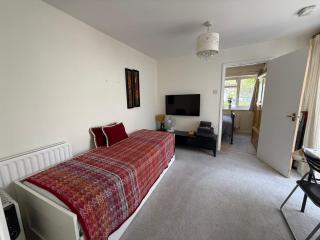 Cosy Apartment with Private Access and Kitchenette in Guildford - Worplesdon - 7