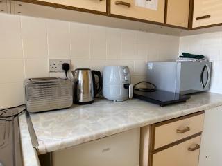 Cosy Apartment with Private Access and Kitchenette in Guildford - 6
