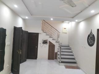 Beautiful villa in bahria town karachi - Karachi - 1