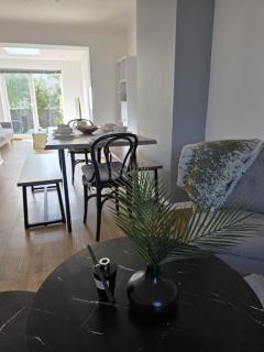 Charming Canterbury Central 3 Bedroom House - Garden views - Hackington - 4