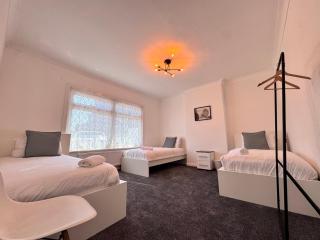 NEAR AIRPORT Fully Detached Home with 2 Off-Street Parking Spaces - Sunbury Common - 6