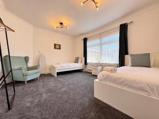 NEAR AIRPORT Fully Detached Home with 2 Off-Street Parking Spaces - Sunbury Common - 3