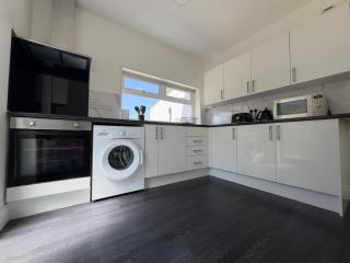 NEAR AIRPORT Fully Detached Home with 2 Off-Street Parking Spaces - Sunbury Common - 7